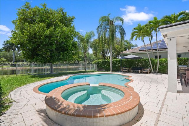 1317 Chenille Cir, Weston, FL 33327