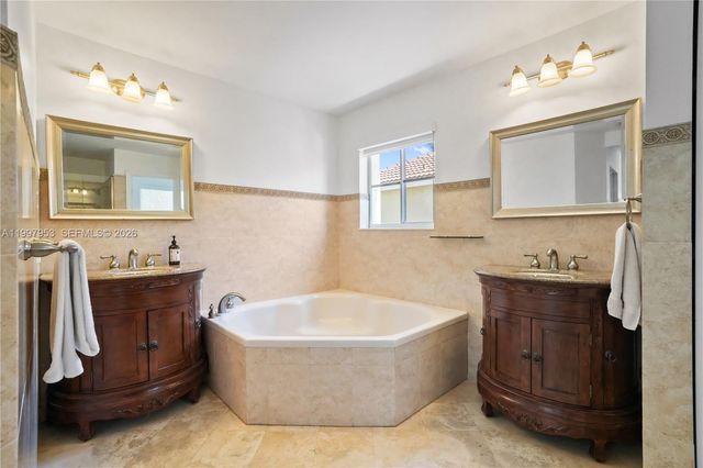 1317 Chenille Cir, Weston, FL 33327