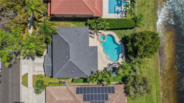 1317 Chenille Cir, Weston, FL 33327