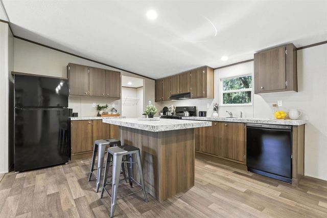 131 Kelly Court, Azle, TX 76020