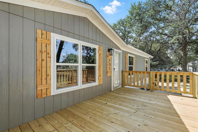131 Kelly Court, Azle, TX 76020