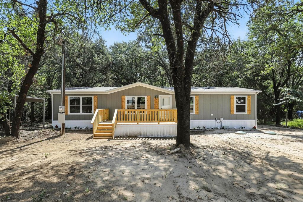 131 Kelly Court, Azle, TX 76020