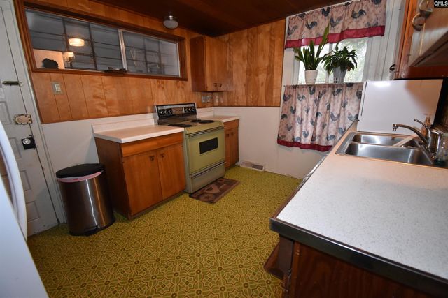 1917 Old Hopkins Road, Hopkins, SC 29061