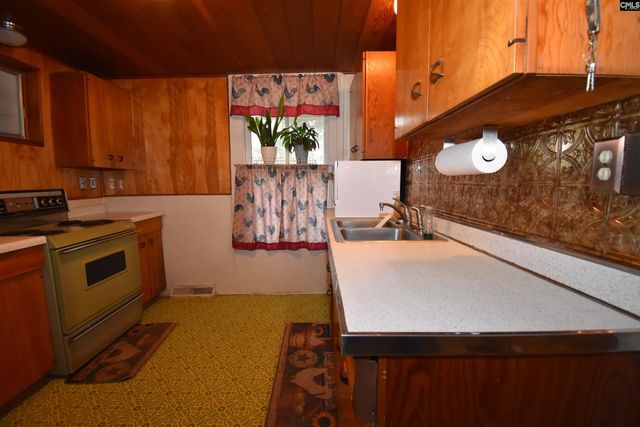 1917 Old Hopkins Road, Hopkins, SC 29061