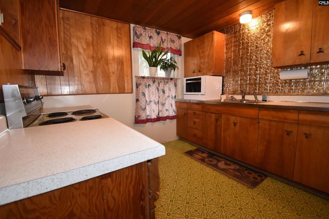 1917 Old Hopkins Road, Hopkins, SC 29061