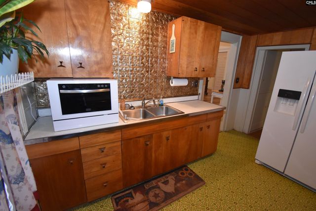 1917 Old Hopkins Road, Hopkins, SC 29061