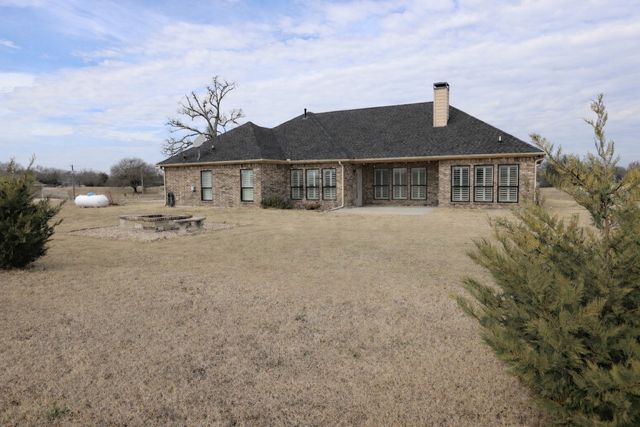 1410 S Shore Drive, Bonham, TX 75418