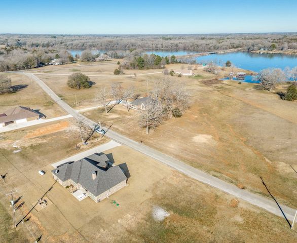 1410 S Shore Drive, Bonham, TX 75418