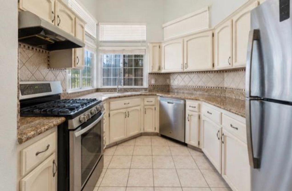 Image 5 of property listing at 2596 Walnut Street, Selma, CA 93662
