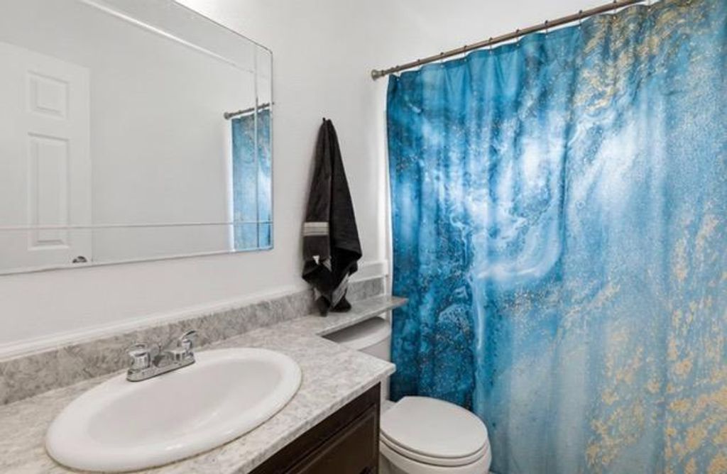 Image 9 of property listing at 2596 Walnut Street, Selma, CA 93662