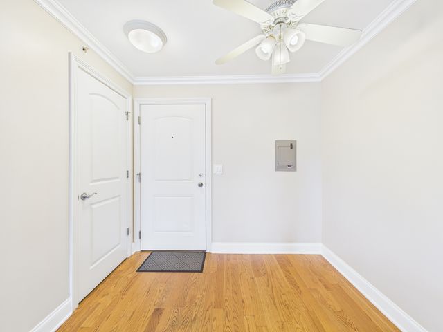 2210 S GOEBBERT Road 226, Arlington Heights, IL 60005