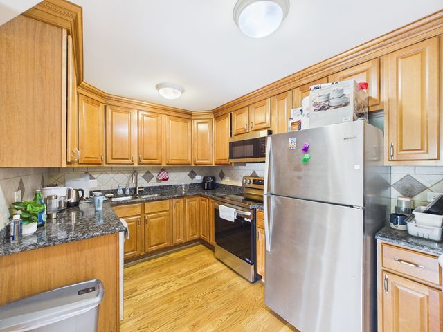 2210 S GOEBBERT Road 226, Arlington Heights, IL 60005