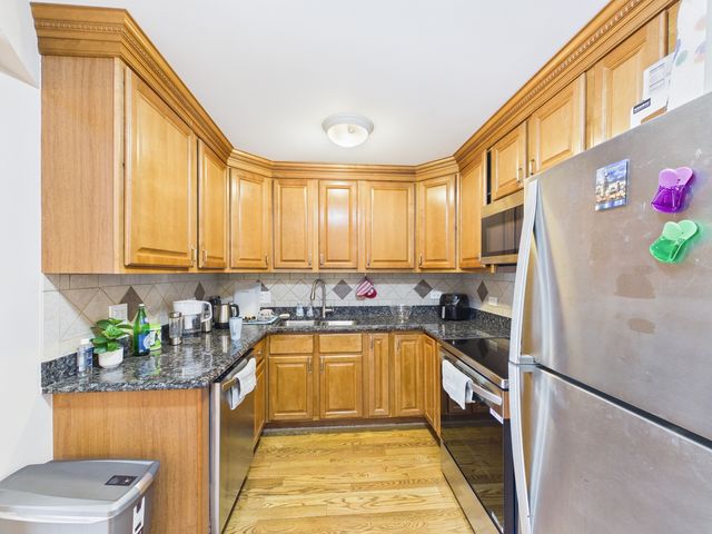 2210 S GOEBBERT Road 226, Arlington Heights, IL 60005