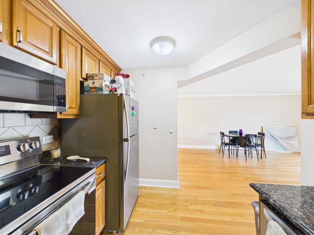 2210 S GOEBBERT Road 226, Arlington Heights, IL 60005