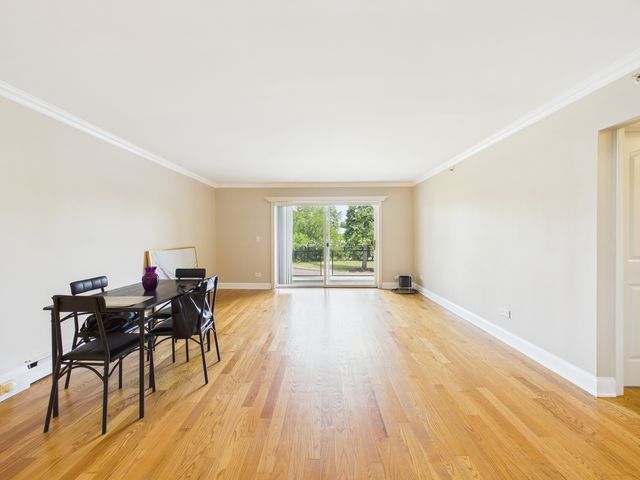 2210 S GOEBBERT Road 226, Arlington Heights, IL 60005
