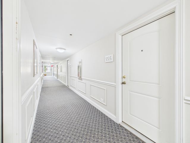2210 S GOEBBERT Road 226, Arlington Heights, IL 60005