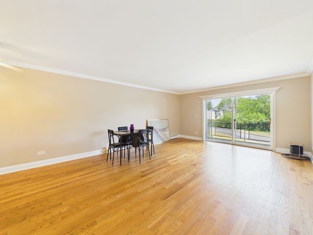 2210 S GOEBBERT Road 226, Arlington Heights, IL 60005