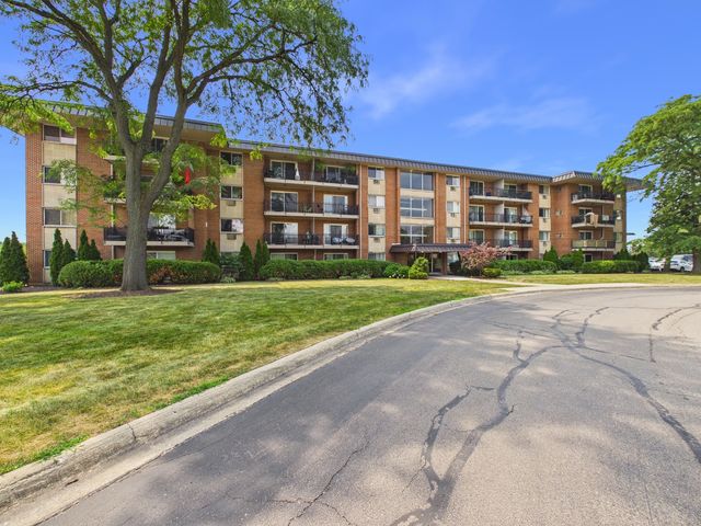 2210 S GOEBBERT Road 226, Arlington Heights, IL 60005