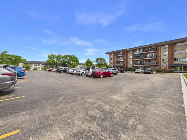2210 S GOEBBERT Road 226, Arlington Heights, IL 60005