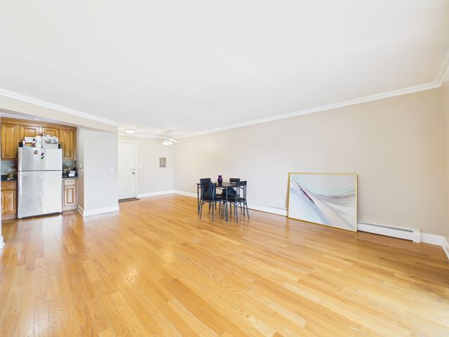 2210 S GOEBBERT Road 226, Arlington Heights, IL 60005