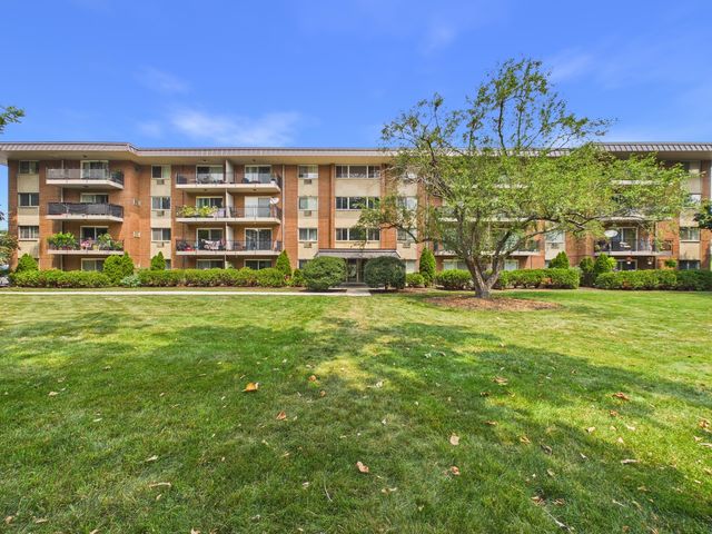 2210 S GOEBBERT Road 226, Arlington Heights, IL 60005