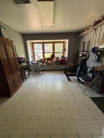 1523 S Red Leaf Drive, Evansville, IN 47712