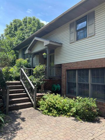 1523 S Red Leaf Drive, Evansville, IN 47712