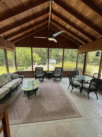 1523 S Red Leaf Drive, Evansville, IN 47712
