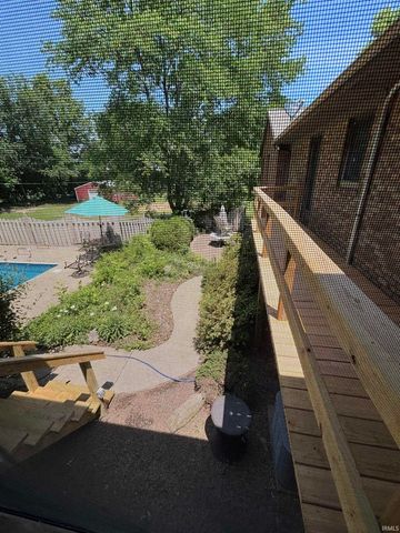 1523 S Red Leaf Drive, Evansville, IN 47712