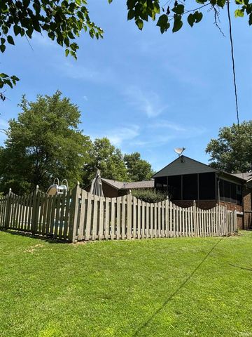 1523 S Red Leaf Drive, Evansville, IN 47712