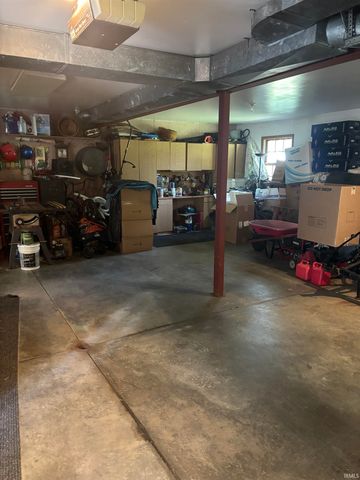 1523 S Red Leaf Drive, Evansville, IN 47712