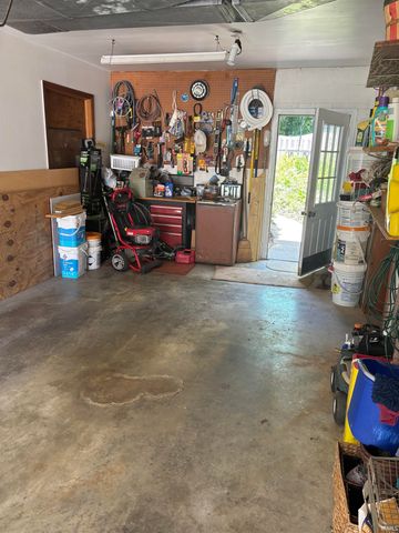 1523 S Red Leaf Drive, Evansville, IN 47712