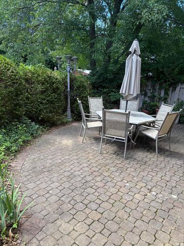 1523 S Red Leaf Drive, Evansville, IN 47712