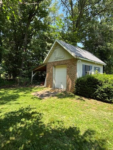 1523 S Red Leaf Drive, Evansville, IN 47712