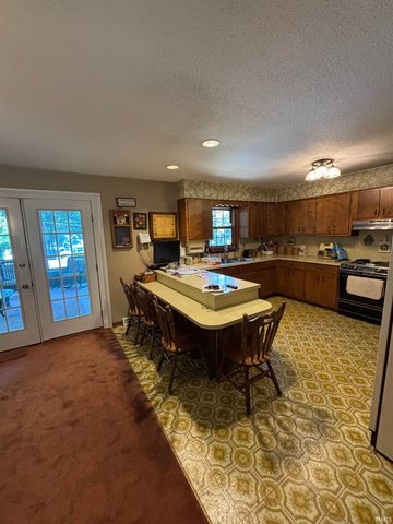 1523 S Red Leaf Drive, Evansville, IN 47712