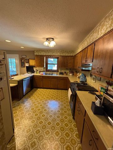 1523 S Red Leaf Drive, Evansville, IN 47712