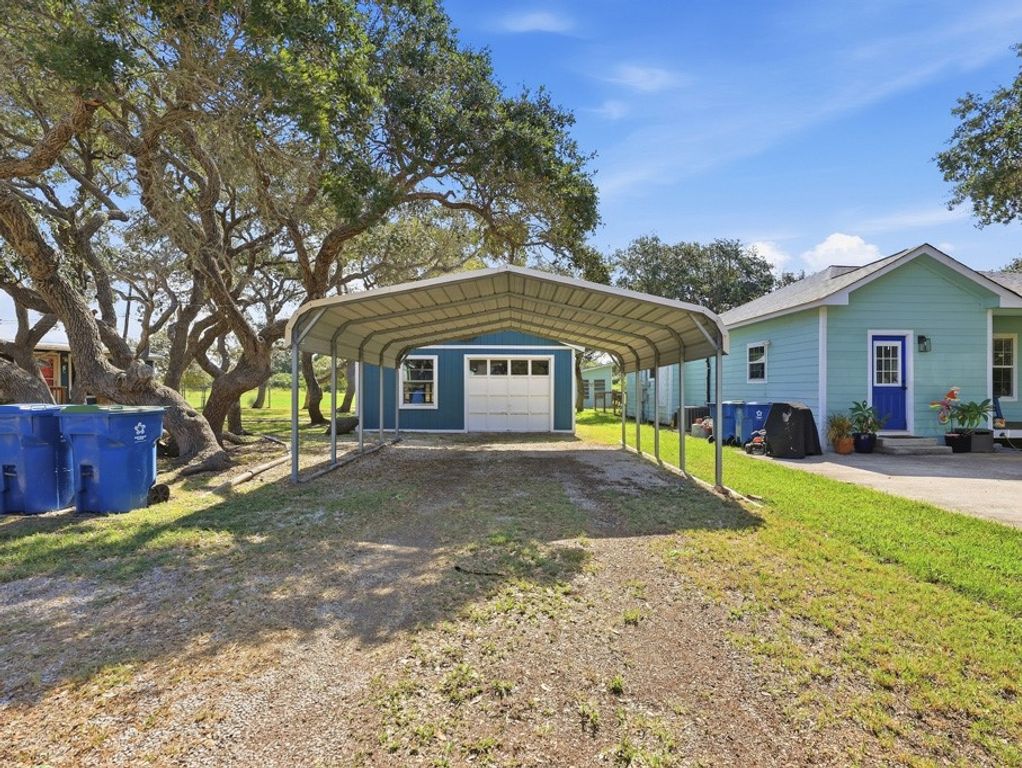 1410 S Mathis St, Rockport, TX 78382 — photo 3