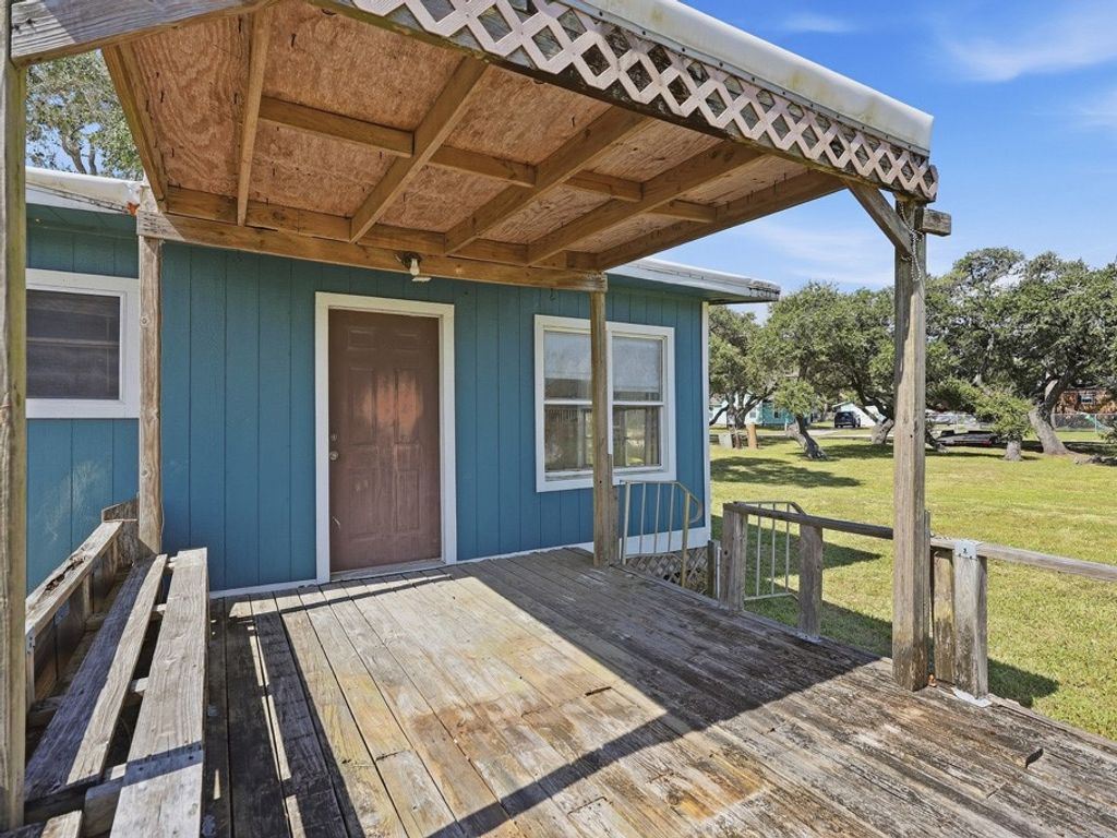 1410 S Mathis St, Rockport, TX 78382 — photo 4