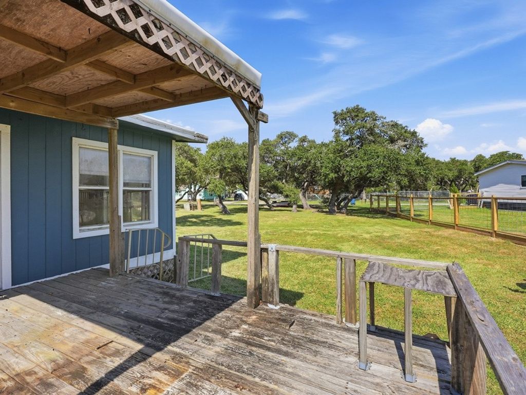 1410 S Mathis St, Rockport, TX 78382 — photo 5