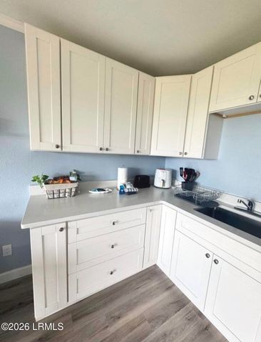 40 Folly Field Rd Apt C229, Hilton Head Island, SC 29928