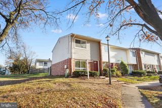 2201 CHAMBLEE PL, Herndon, VA 20170