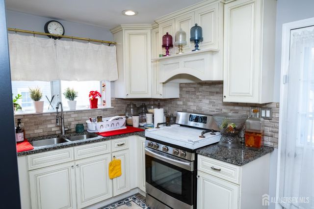 15 S Pulaski Avenue, Sayreville, NJ 08872