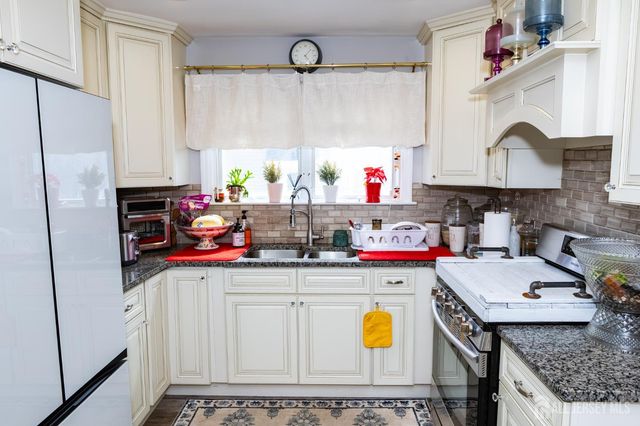 15 S Pulaski Avenue, Sayreville, NJ 08872