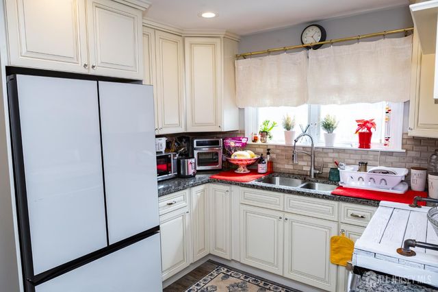 15 S Pulaski Avenue, Sayreville, NJ 08872