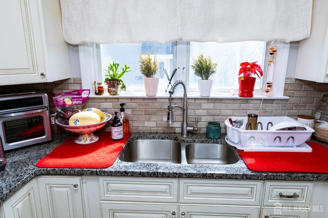 15 S Pulaski Avenue, Sayreville, NJ 08872