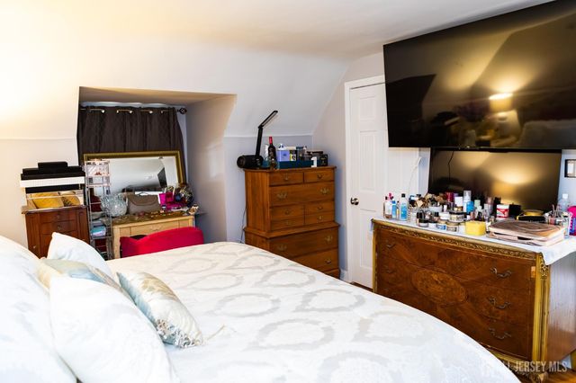 15 S Pulaski Avenue, Sayreville, NJ 08872