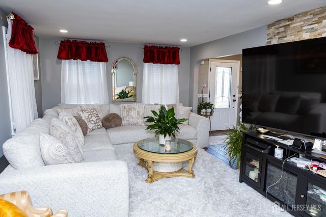 15 S Pulaski Avenue, Sayreville, NJ 08872