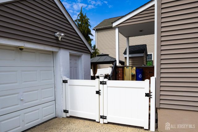 15 S Pulaski Avenue, Sayreville, NJ 08872