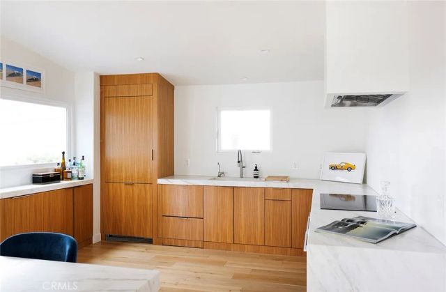 1504 Westcliff Drive 5, Newport Beach, CA 92660
