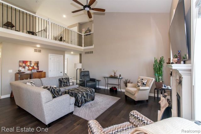 707 6th Street, Fenton, MI 48430